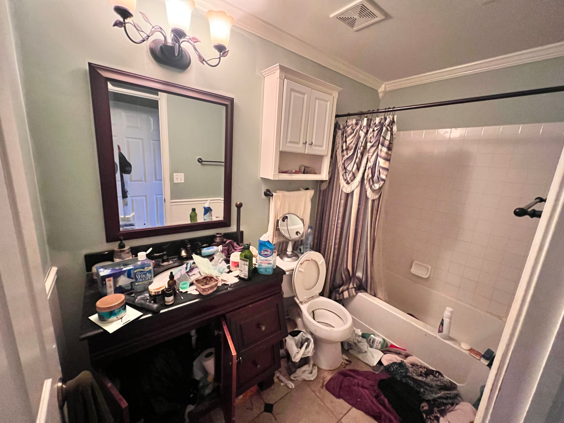 Rutland before photo: Bathroom vanity & tub