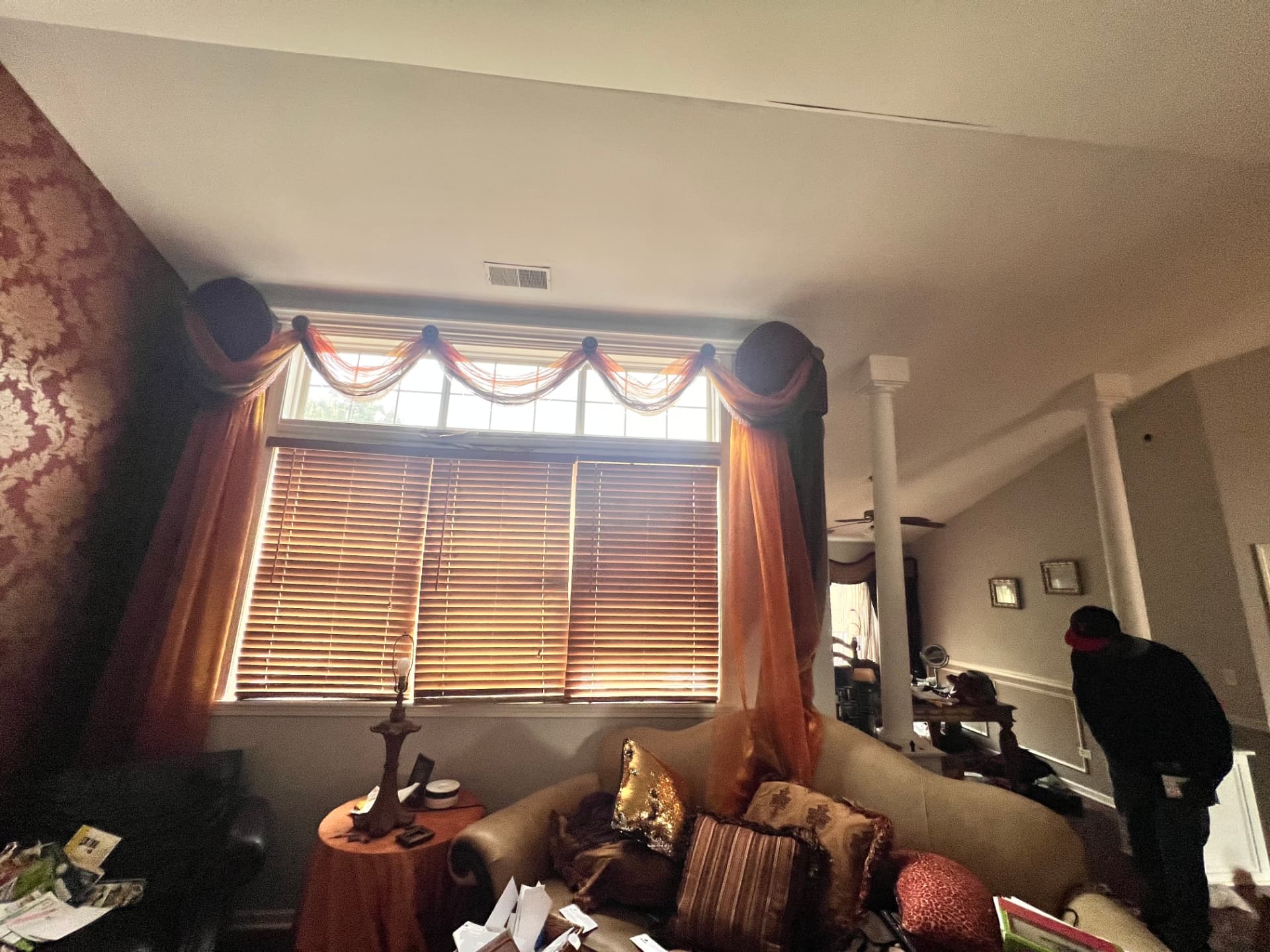 Rutland before photo: Living room windows