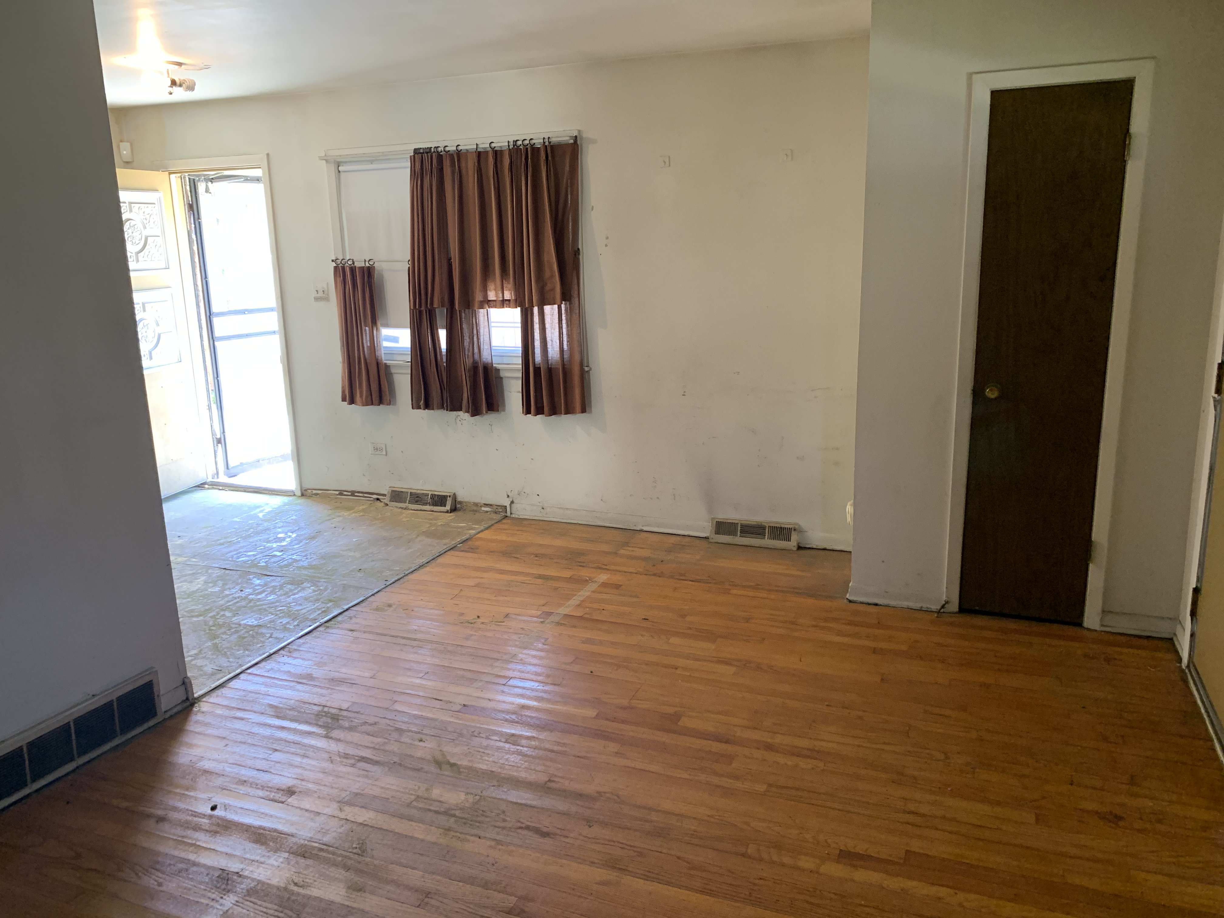 Racine before photo: Living and dining area