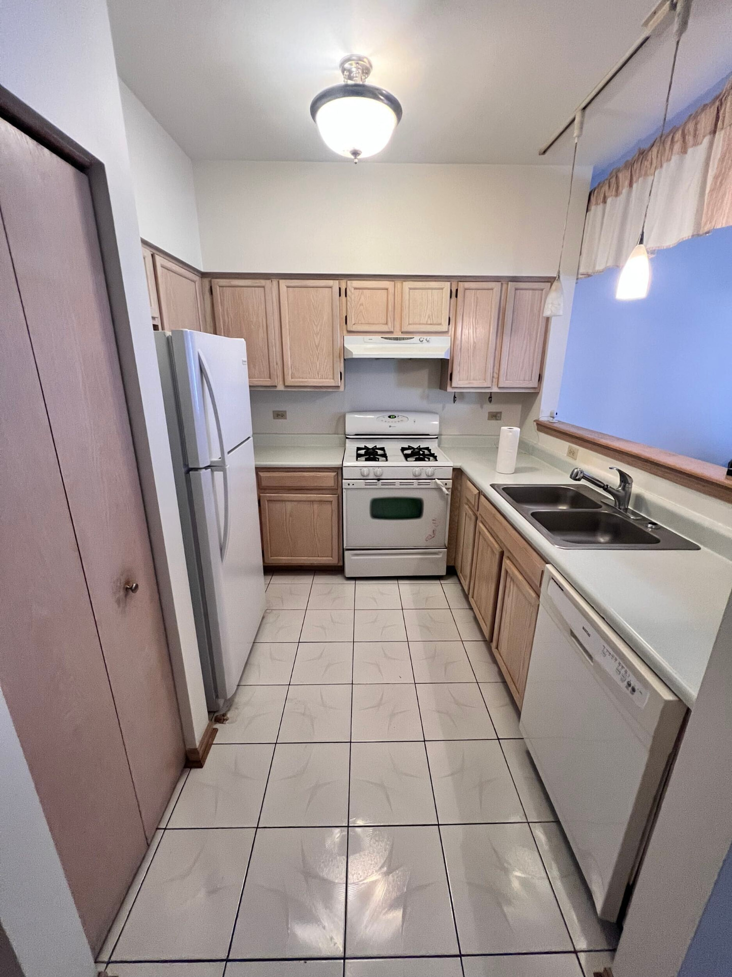 Charlotte before photo: Kitchen